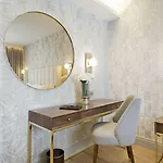 Acta The Avenue 4*