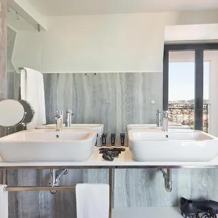 Acta The Avenue Hotel