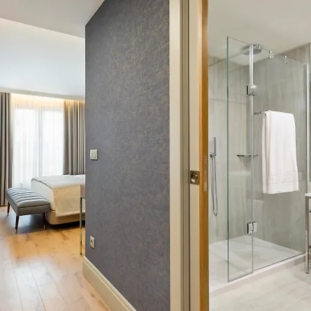 Acta The Avenue 4*
