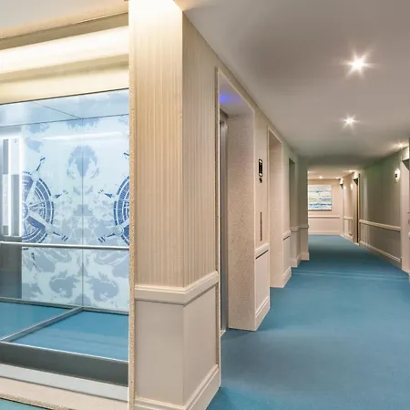 Hotel Acta The Avenue 4*