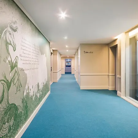 Hotel Acta The Avenue 4*