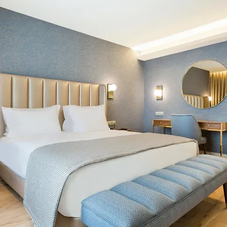 Acta The Avenue 4*