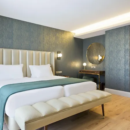 Acta The Avenue Porto