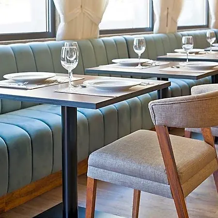Acta The Avenue Hotel