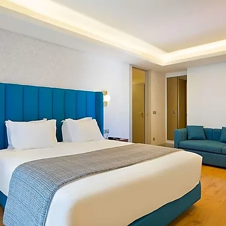Hotel Acta The Avenue 4*