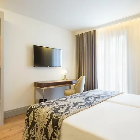 Acta The Avenue Porto