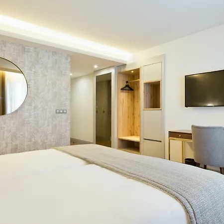מלון Acta The Avenue 4*