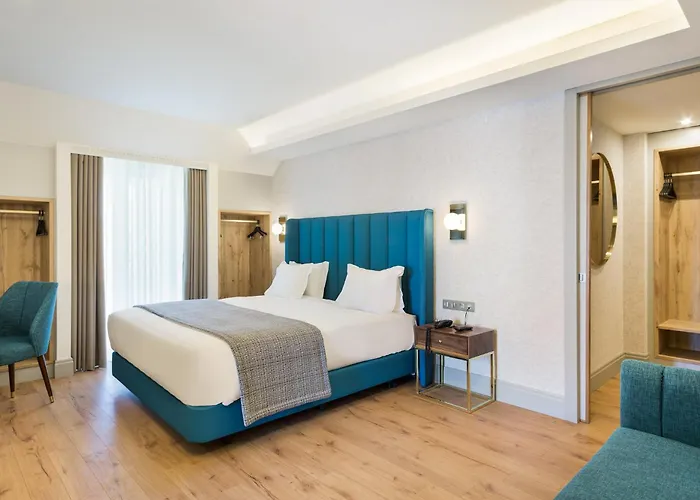 Acta The Avenue Porto