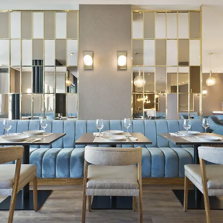 Acta The Avenue 4*