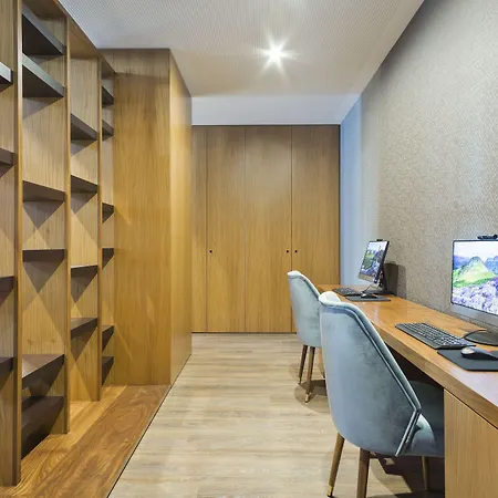 Acta The Avenue Hotel 4*