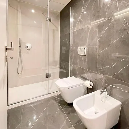 Hotel Acta The Avenue 4*