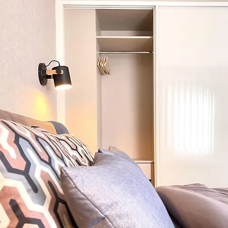 Acta The Avenue 4*