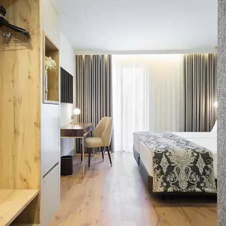 Hotel Acta The Avenue 4*