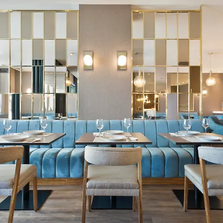 Acta The Avenue 4*