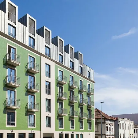 Acta The Avenue 4*