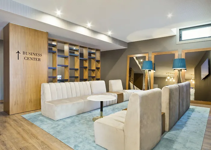 Hotel Acta The Avenue 4*